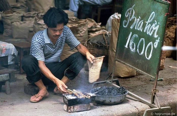 Quạt chả kẹp tre, Hà Nội 1991.